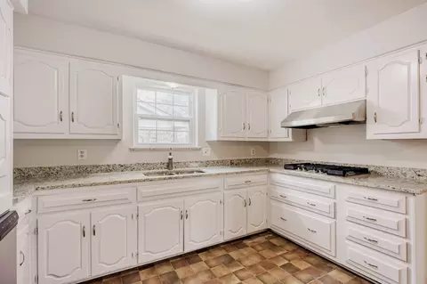 Kitchen - 718 Devonshire Dr, Richardson, TX 75080 photo 2 of 4