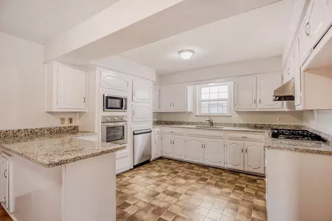 Kitchen - 718 Devonshire Dr, Richardson, TX 75080 photo 1 of 4