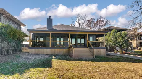 1004 W Lake Dr, Weatherford, TX 76087
