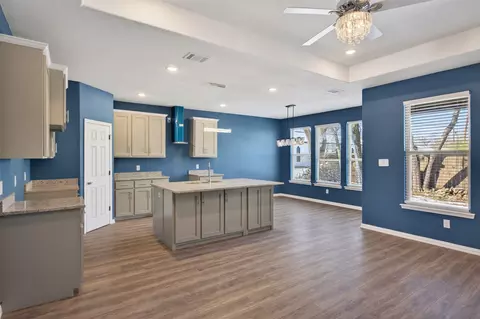 Other - 601 E Willingham St, Cleburne, TX 76031 photo 2 of 7