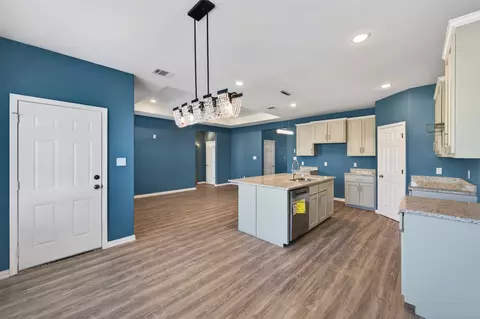 Entry Way - 601 E Willingham St, Cleburne, TX 76031 photo 2 of 2