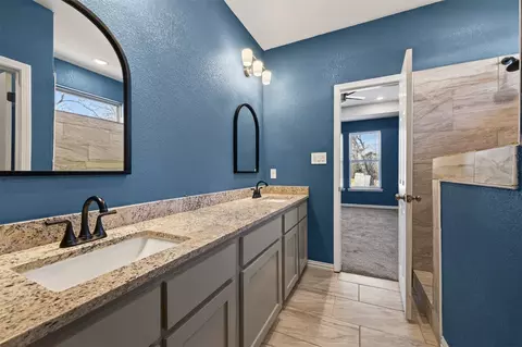 Bath - 601 E Willingham St, Cleburne, TX 76031 photo 1 of 3