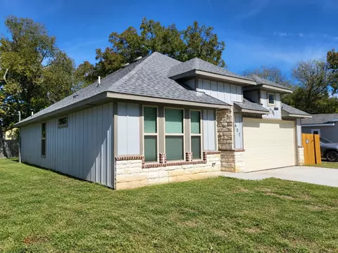 Exterior - 601 E Willingham St, Cleburne, TX 76031 photo 2 of 3