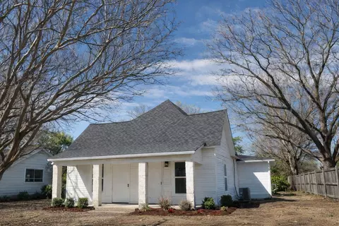 807 Kaufman St, Waxahachie, TX 75165