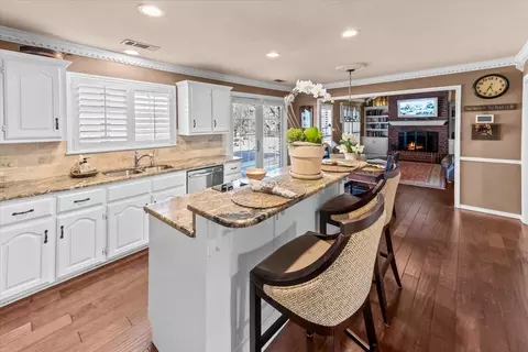 21081 Trailwood Ct, Whitney, TX 76692