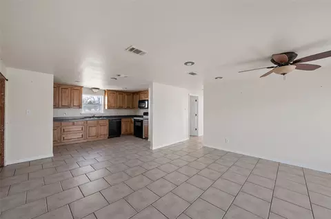 310 S 3rd St, Abbott, TX 76621