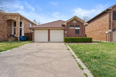 1355 Jasmine Dr, Lewisville, TX 75077