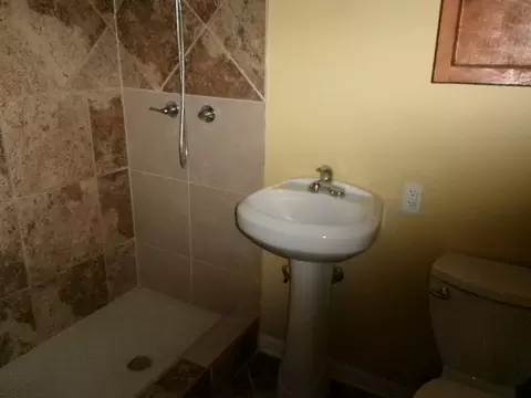 Bath - 900 Watterman St, Minden, LA 71055 photo 3 of 3