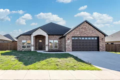 723 Cobblestone Cir, Mabank, TX 75147