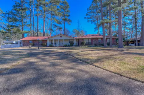 607 5th St NE, Springhill, LA 71075