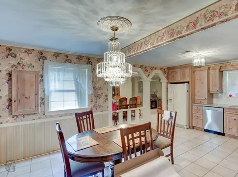 Dining - 607 5th St NE, Springhill, LA 71075 photo 1 of 3