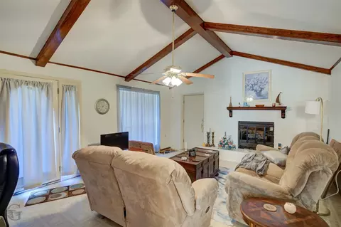 Living - 607 5th St NE, Springhill, LA 71075 photo 2 of 2