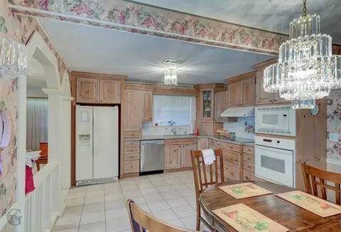 Kitchen - 607 5th St NE, Springhill, LA 71075 photo 2 of 2