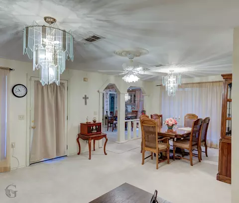 Dining - 607 5th St NE, Springhill, LA 71075 photo 3 of 3