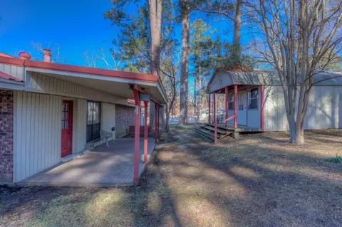 Exterior - 607 5th St NE, Springhill, LA 71075 photo 3 of 5