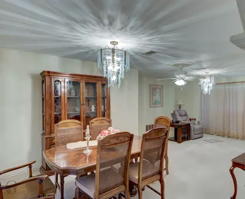 Dining - 607 5th St NE, Springhill, LA 71075 photo 2 of 3