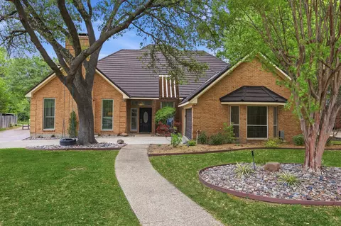 2410 Lone Oak Trl, Garland, TX 75044