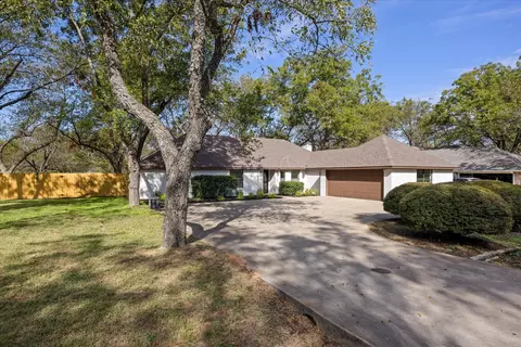 8906 Monticello Dr, Granbury, TX 76049