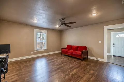 203 W Purdom Ave, Alvarado, TX 76009