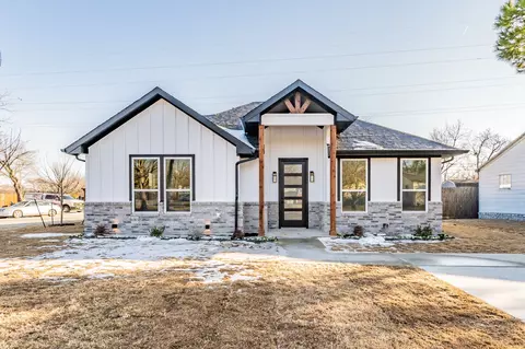 7138 Maple Park Dr, Richland Hills, TX 76118