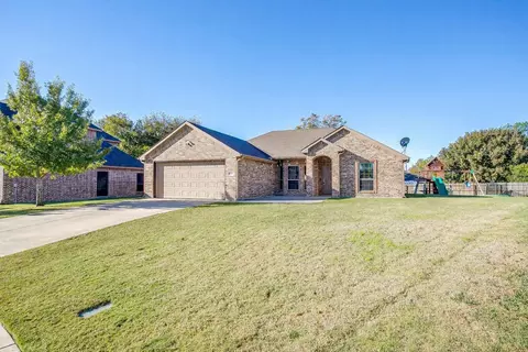 608 Brandt St, Grandview, TX 76050