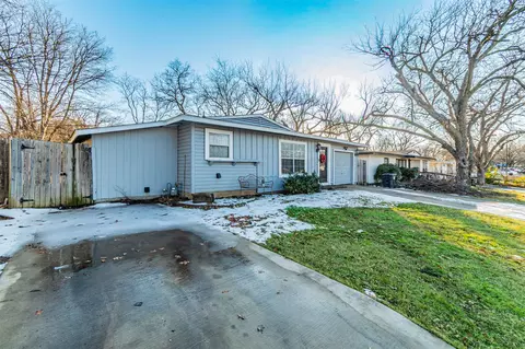 1304 E Inwood Dr, Arlington, TX 76010