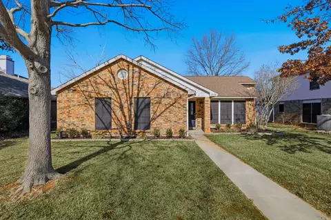 2828 Windsor Dr, Flower Mound, TX 75028