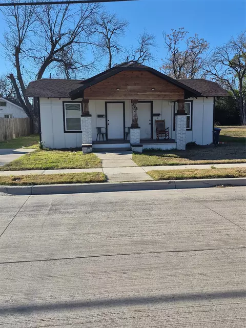 825 Holden St, Fort Worth, TX 76111