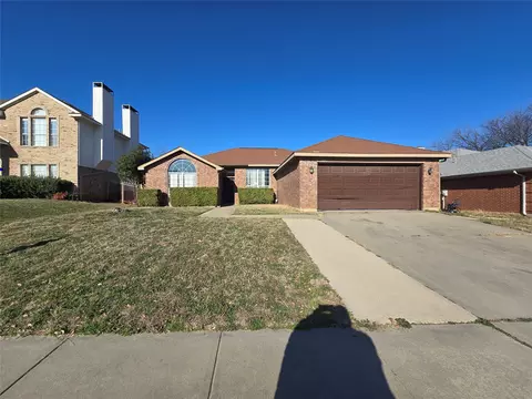 8012 Ashridge Rd, Fort Worth, TX 76134