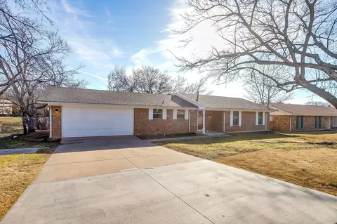 2404 Skyline Dr, Sansom Park, TX 76114
