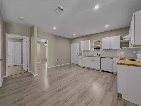 959 E Broadway Ave, Fort Worth, TX 76104