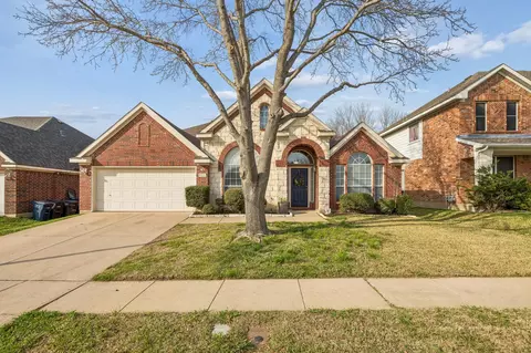 5517 Lawnsberry Dr, Fort Worth, TX 76137