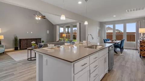 Kitchen - 10385 Sunset Shore Dr, Midlothian, TX 76065 photo 5 of 8