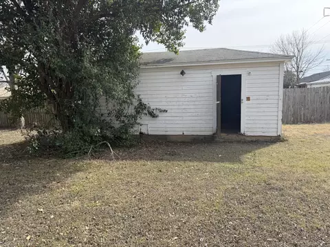 Exterior - 3211 N 25th St, Waco, TX 76708 photo 3 of 5