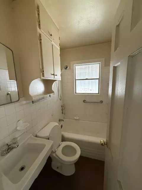 Bath - 3211 N 25th St, Waco, TX 76708 photo 1 of 1