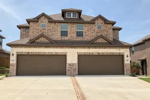 1006-1008 W Sierra Vista Ct, Midlothian, TX 76065
