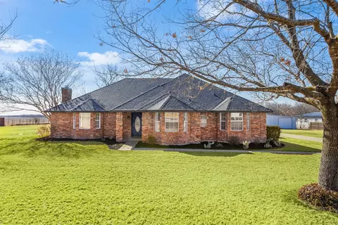 760 Willow Ln, Waxahachie, TX 75165