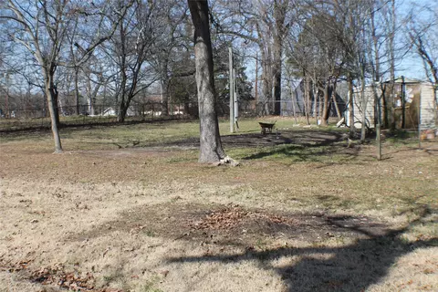 111 Daniel Dr, Mabank, TX 75156