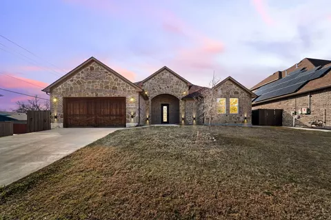 8809 Isom Ln, Dallas, TX 75249