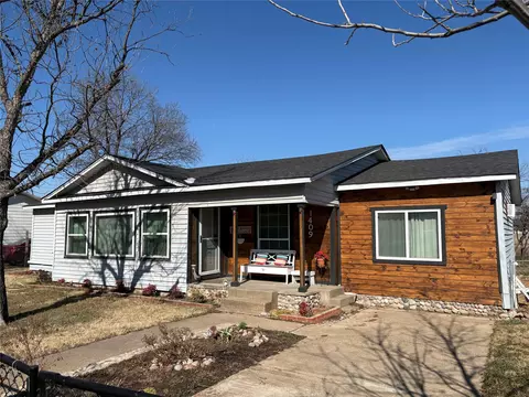 1409 11th St, Mineral Wells, TX 76067