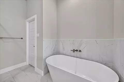 Bath - 462 Creekside, Haslet, TX 76052 photo 2 of 5
