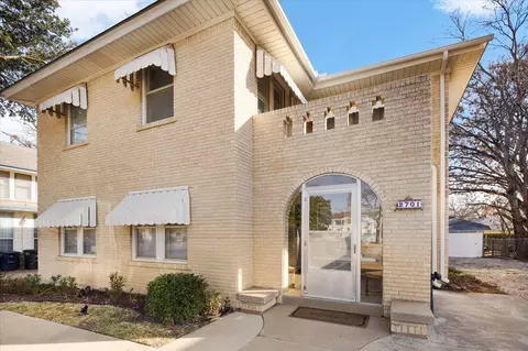 2701 S University Dr, Fort Worth, TX 76109