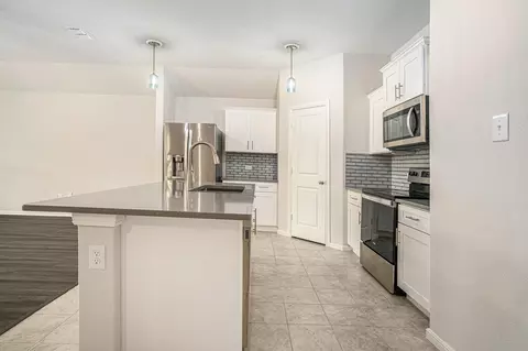 Kitchen - 704 Christopher Dr, Cleburne, TX 76033 photo 2 of 4