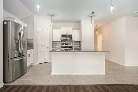 Kitchen - 704 Christopher Dr, Cleburne, TX 76033 photo 3 of 4
