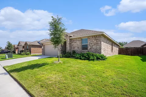 Exterior - 704 Christopher Dr, Cleburne, TX 76033 photo 2 of 4