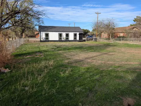 539 W Lake Dr, Hamlin, TX 79520 photo 4