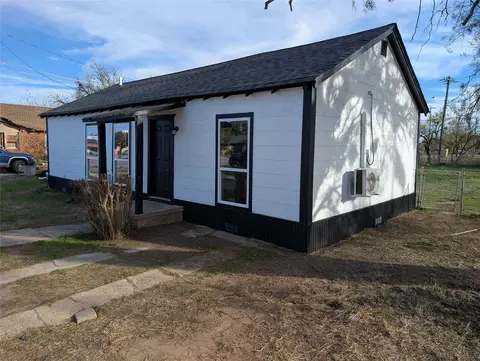 539 W Lake Dr, Hamlin, TX 79520