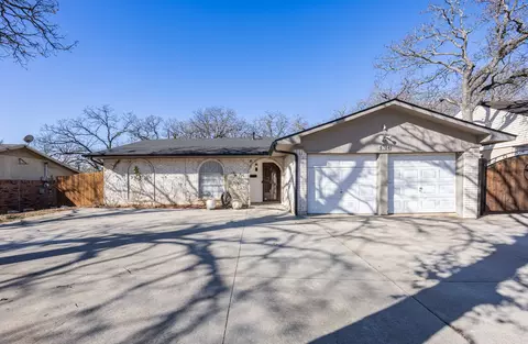 6704 Trailwood Dr, Forest Hill, TX 76140