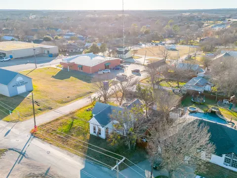 201 N Spears St, Alvarado, TX 76009