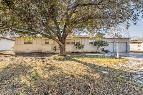 3905 London Ln, Richland Hills, TX 76118